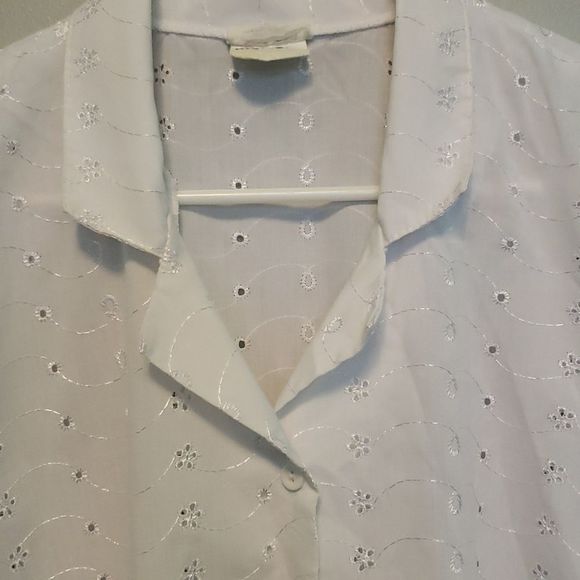 3 for $25 Myrtle? Vayola Vintage White Eyelet Mom Top Medium - Picture 2 of 6